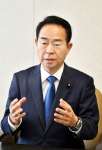 野間健氏