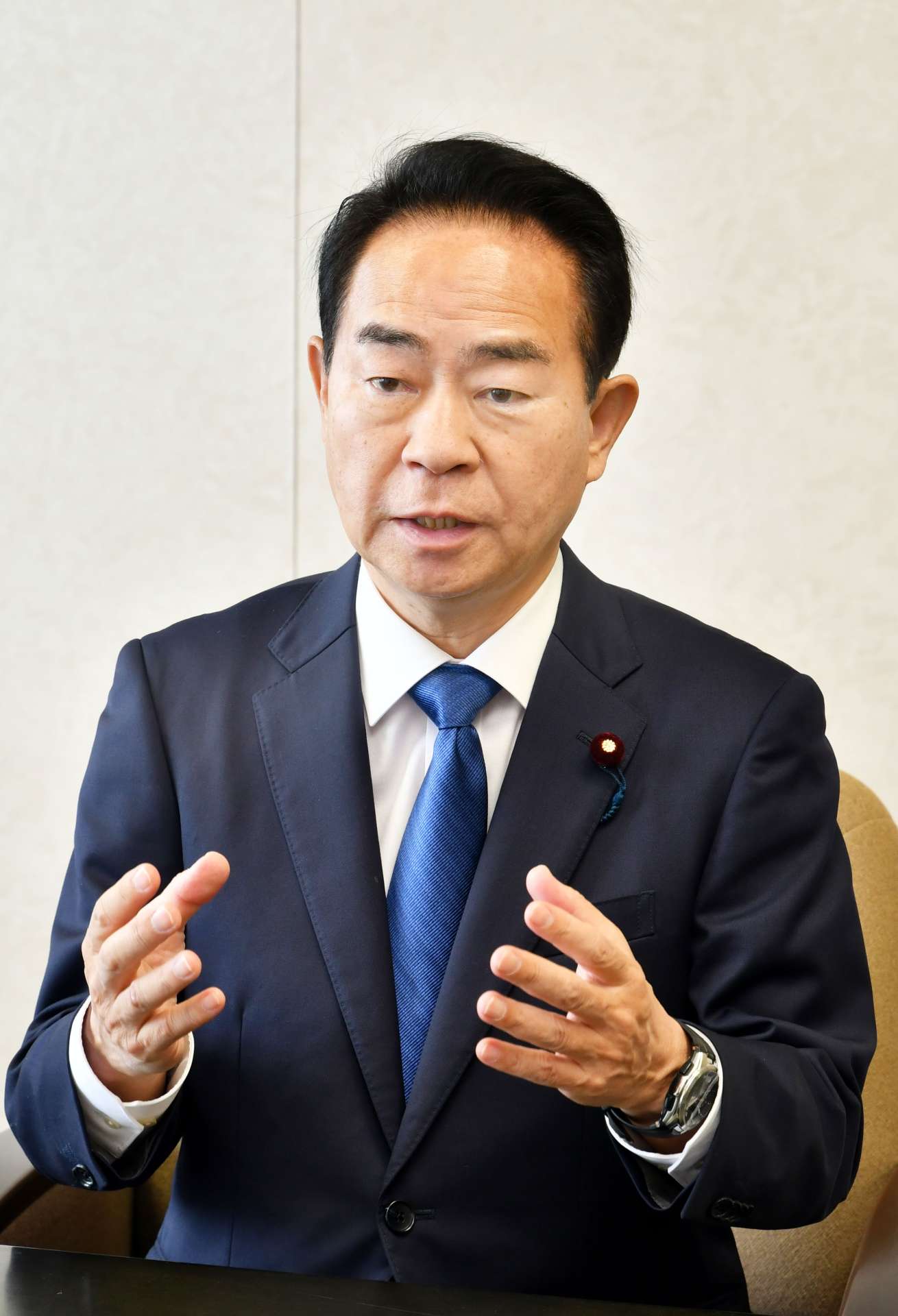 野間健氏