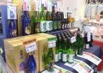 新潟の特産品が並ぶ会場＝１５日、鹿児島市の山形屋