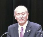 三県架橋推進を訴える竹之下良二・出水商工会議所会頭＝１８日、熊本県天草市の牛深総合センター