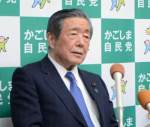 会議の会見で質問に答える森山裕県連会長＝１８日、鹿児島市真砂町の自民党県連