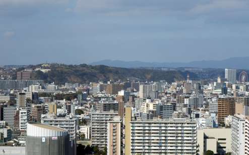 県庁から見たマンションが立ち並ぶ鹿児島市街地＝１７日