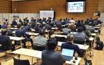 エネルギーの地産地消に関する講演に耳を傾ける参加者たち＝薩摩川内市のＳＳプラザせんだい