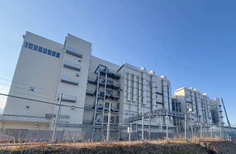 〈関連〉京セラが操業開始の見送りを明らかにした鹿児島川内工場の新工場＝１７日、薩摩川内市高城町