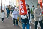 ぶぶたん講で通りを練り歩く子どもたち＝さつま町宮之城屋地