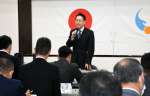 志布志市と曽於市の市議会議員合同研修会で講演する本橋謙治さん＝志布志市役所