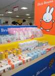 キャラクターを全面に押し出した商品＝２３日、鹿児島市の山形屋