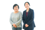 議会について語る南さつま市議の（右から）神浦由美子さんと平神純子さん（同左）＝同市の田布施地区公民館