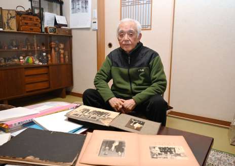 松元稲穂の事績の継承を願う松元正照さん＝南九州市知覧町郡