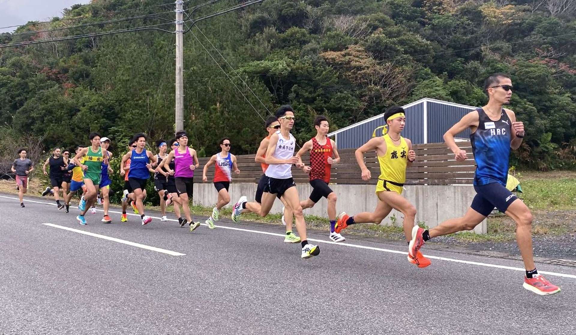 選考会に臨む大島チームの選手＝２６日、龍郷町瀬留