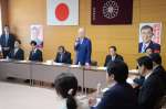 合同会議冒頭であいさつする選考委員長の野村哲郎参院議員＝１８日、鹿児島市真砂町の自民党県連