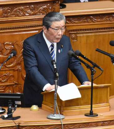 〈別カット〉代表質問する森山裕幹事長＝２７日、国会