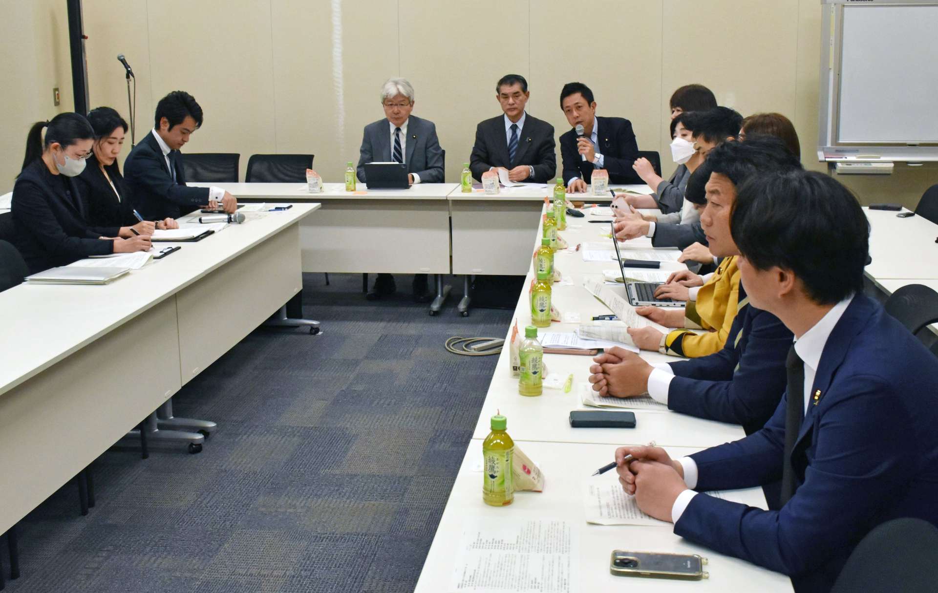 再審制度の見直しを検討する超党派国会議員連盟の実務者協議会＝２８日、東京・永田町