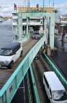 桜島フェリーから下船する車両＝２９日午後、鹿児島市の鹿児島港桜島フェリーターミナル