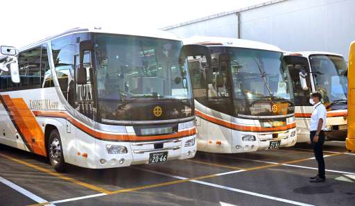 鹿児島市交通局の貸し切りバス事業で使われている車両＝同市新栄町