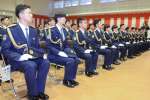 式に臨む卒業生＝３１日、姶良市の県警察学校