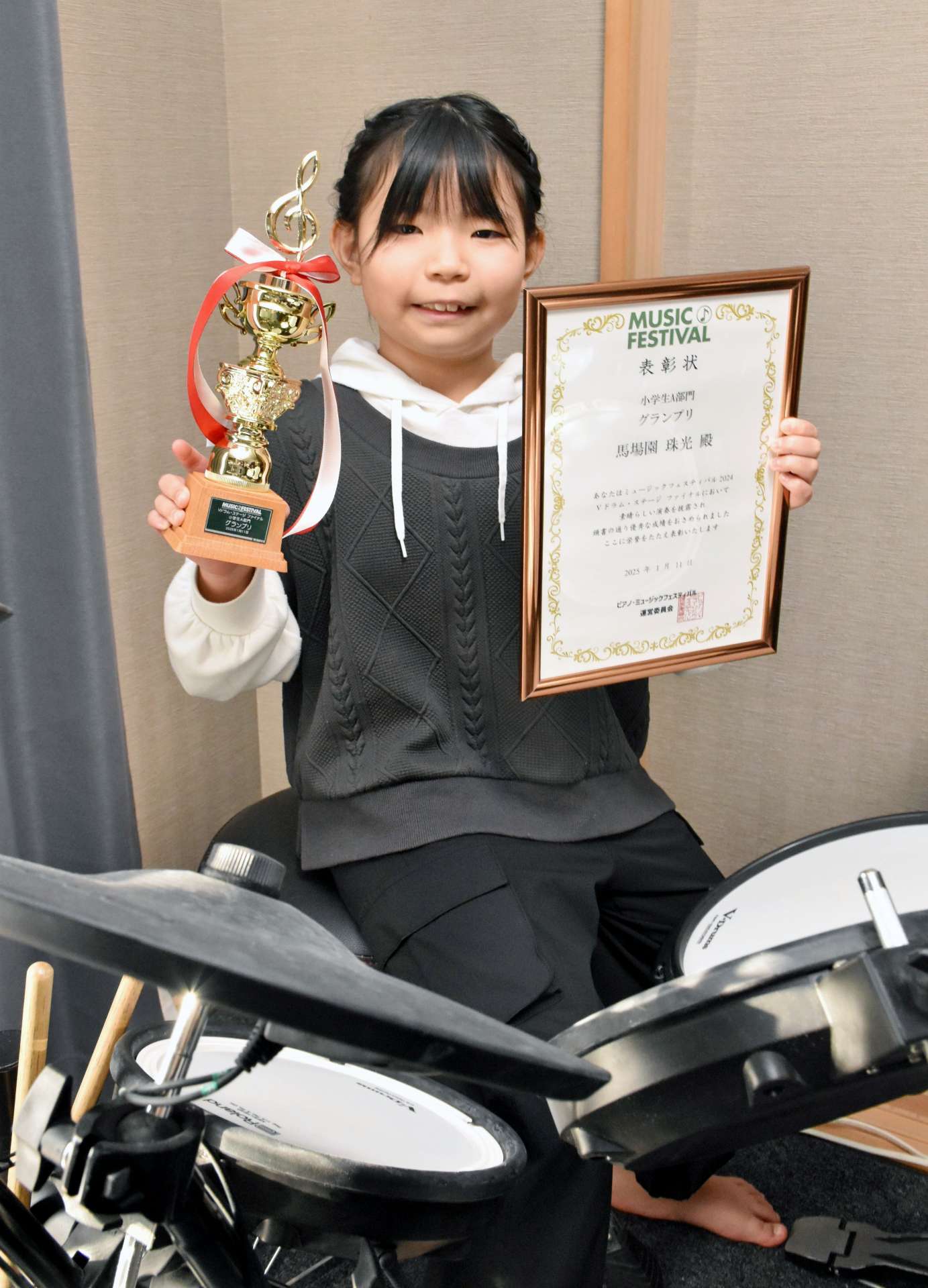 電子ドラムの全国大会でグランプリに輝いた馬場園珠光さん＝薩摩川内市