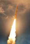 〈関連〉ごう音とともに上昇するＨ３ロケット５号機＝２日午後５時半、南種子町の種子島宇宙センター