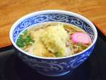 「そば喜」で提供する「たけのこ天ぷら蕎麦」＝７日、さつま町山崎