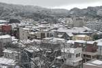 〈関連〉市街地まで降り積もった雪＝５日午前９時２３分、鹿児島市上竜尾町