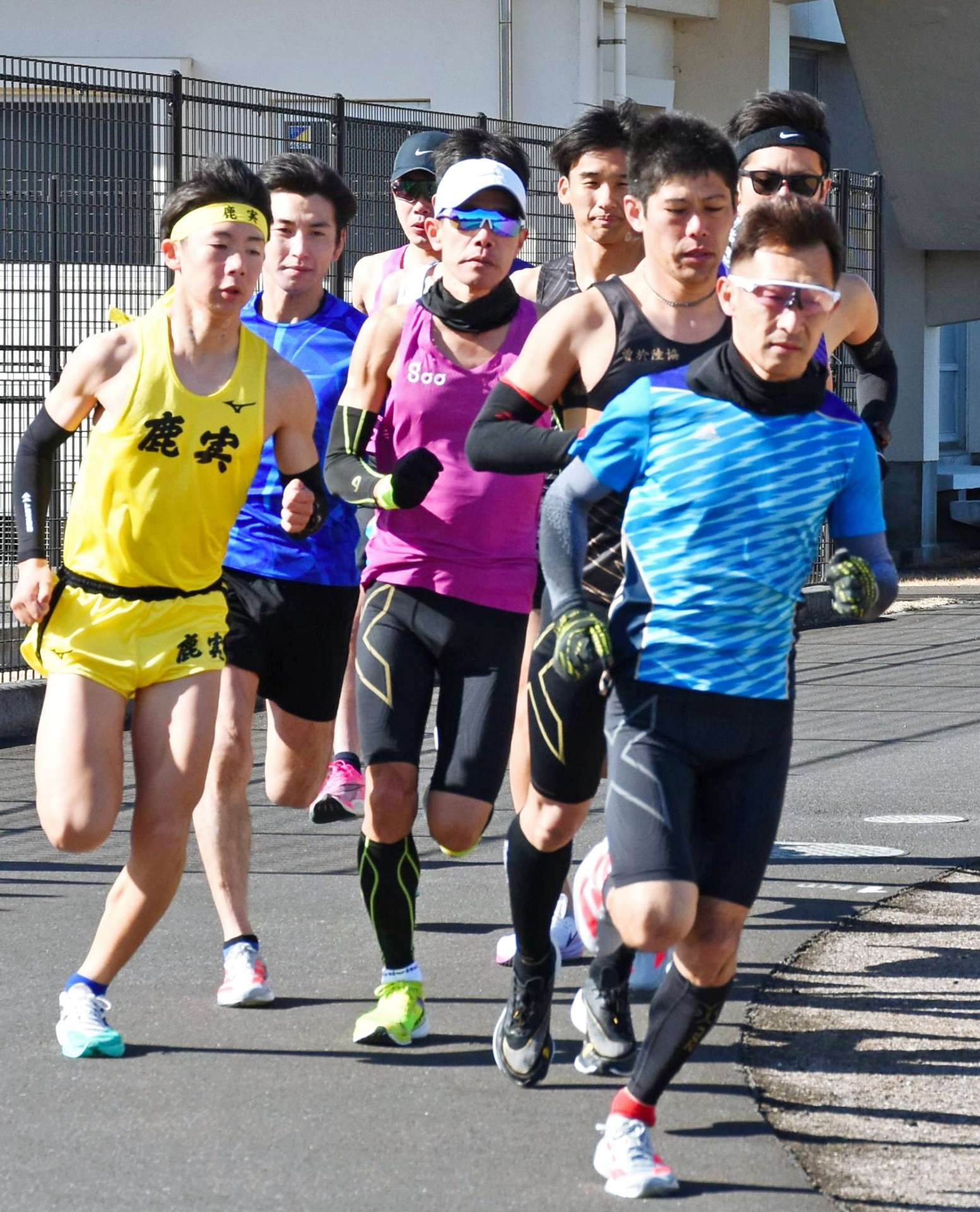 最終選考会に臨む選手＝８日、大崎町のジャパンアスリートトレーニングセンター大隅