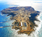 自衛隊基地の整備が進む馬毛島＝１月１０日、西之表市の馬毛島上空（本社チャーター機から）