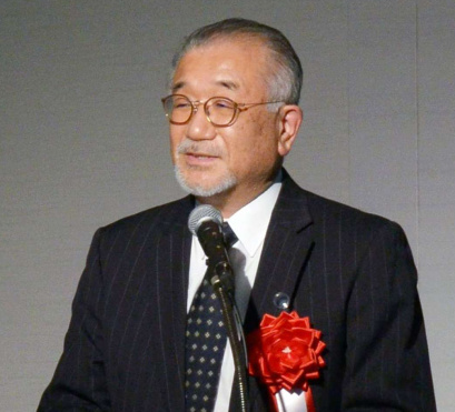 奉祝派の集会で講演する元靖国神社神職の野口次郎氏＝１１日、鹿児島市の鹿児島サンロイヤルホテル