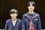 最優秀賞に選ばれた安藤大登さん（左）と、森田華菜子さん＝９日、薩摩川内市国際交流センター