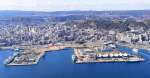 新総合体育館建設予定地のドルフィンポート跡地。現在はサーカス会場となっている＝１月１０日（本社チャーター機から）