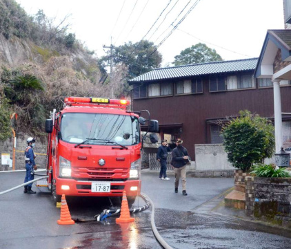 住家１棟が全焼する火災があった現場付近＝１２日、鹿児島市坂元町