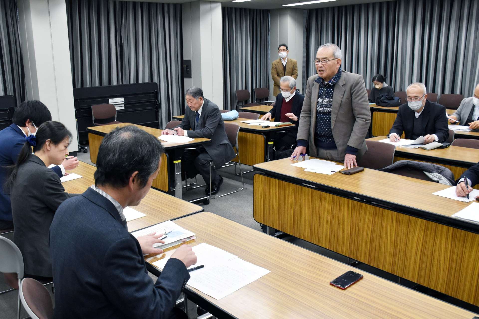 浅尾慶一郎環境相の早期現地訪問を要請する「水俣病被害者・支援者連絡会」の山下善寛代表代行＝１２日、環境省