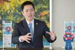 大阪・関西万博の魅力を語る吉村洋文大阪府知事＝１３日、南日本新聞社