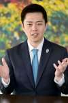 （別カット）大阪・関西万博の魅力を語る吉村洋文大阪府知事＝１３日、南日本新聞社