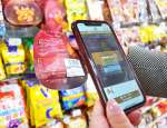 スマートフォンで商品のバーコードを読み取り、そのまま決算するためレジ作業が少ない