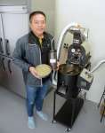 「少しでもコーヒーに携わりたい」と生豆の自家焙煎にも取り組む田口純弘さん