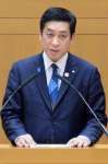 施政方針を説明する塩田康一知事＝１９日、鹿児島県議会