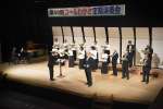 ４０回記念演奏会で美声を披露する「コールわかさ」のメンバー＝西之表市民会館