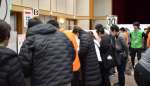 大勢の人で混雑する確定申告会場＝１９日、鹿児島市