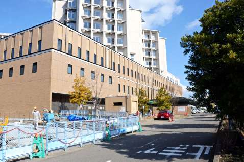 鹿児島市立病院の増築棟の予定地。敷地内の道路部分に建設される＝同市上荒田町