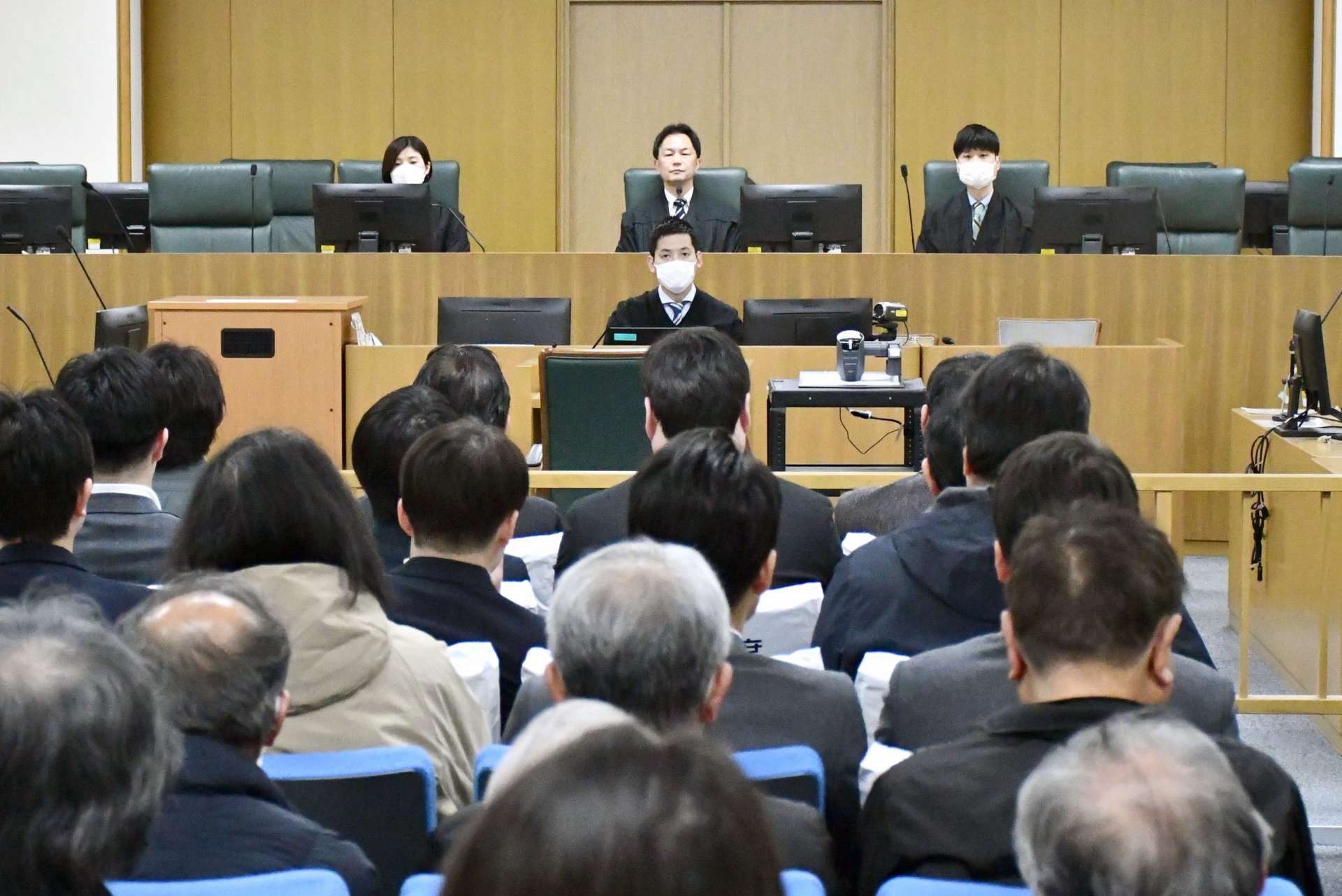 川内原発の運転差し止めを求める訴訟の判決公判が行われた法廷＝２１日午後、鹿児島地裁（代表撮影）