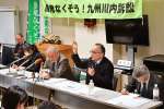 判決を受け会見する弁護団の白鳥努弁護士（右から２人目）ら＝２１日午後、鹿児島市山下町