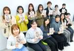 おすすめのカフェを紹介する冊子を作った学生＝鹿児島市郡元１丁目の鹿児島大