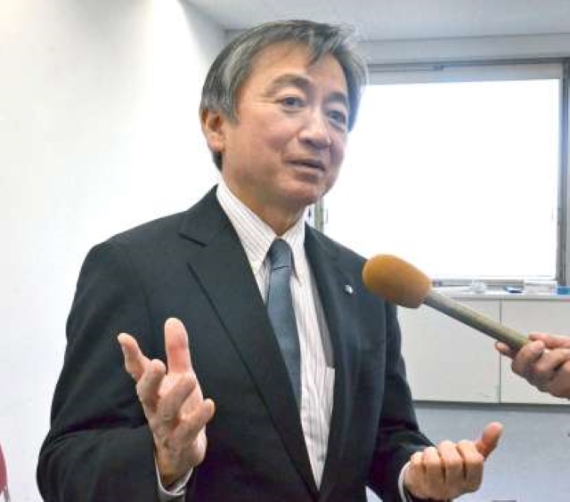 提言書を取りまとめ「これからがスタート」と語る津曲貞利座長＝２１日、鹿児島県庁