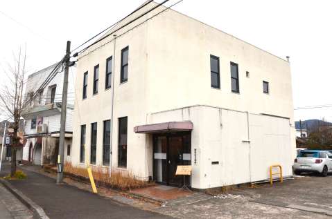 〈関連〉音楽ホールに改装された宮崎銀行真幸出張所跡の建物＝えびの市向江