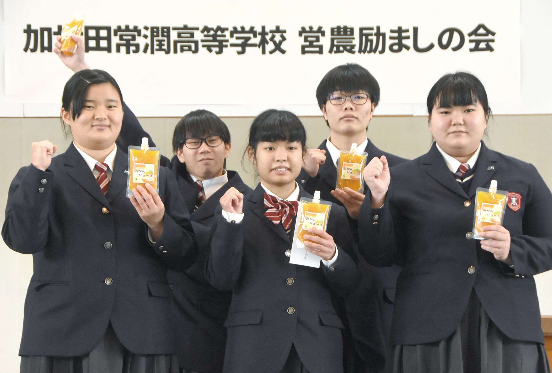 農業関連の企業に就職する５人＝南さつま市の加世田常潤高校