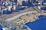 〈資料写真〉入札不調となったドルフィンポート跡地の鹿児島県新総合体育館事業予定地＝２０２４年１月、本社チャーター機から撮影