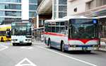 新型コロナウイルス５類移行後も運転手の離職が収まらず、減便・廃止が続く路線バス＝２月、鹿児島市のＪＲ鹿児島中央駅前