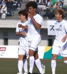 後半１５分、２点目を決め喜ぶ鹿児島ＵのＦＷンドカ＝相模原ギオンスタジアム