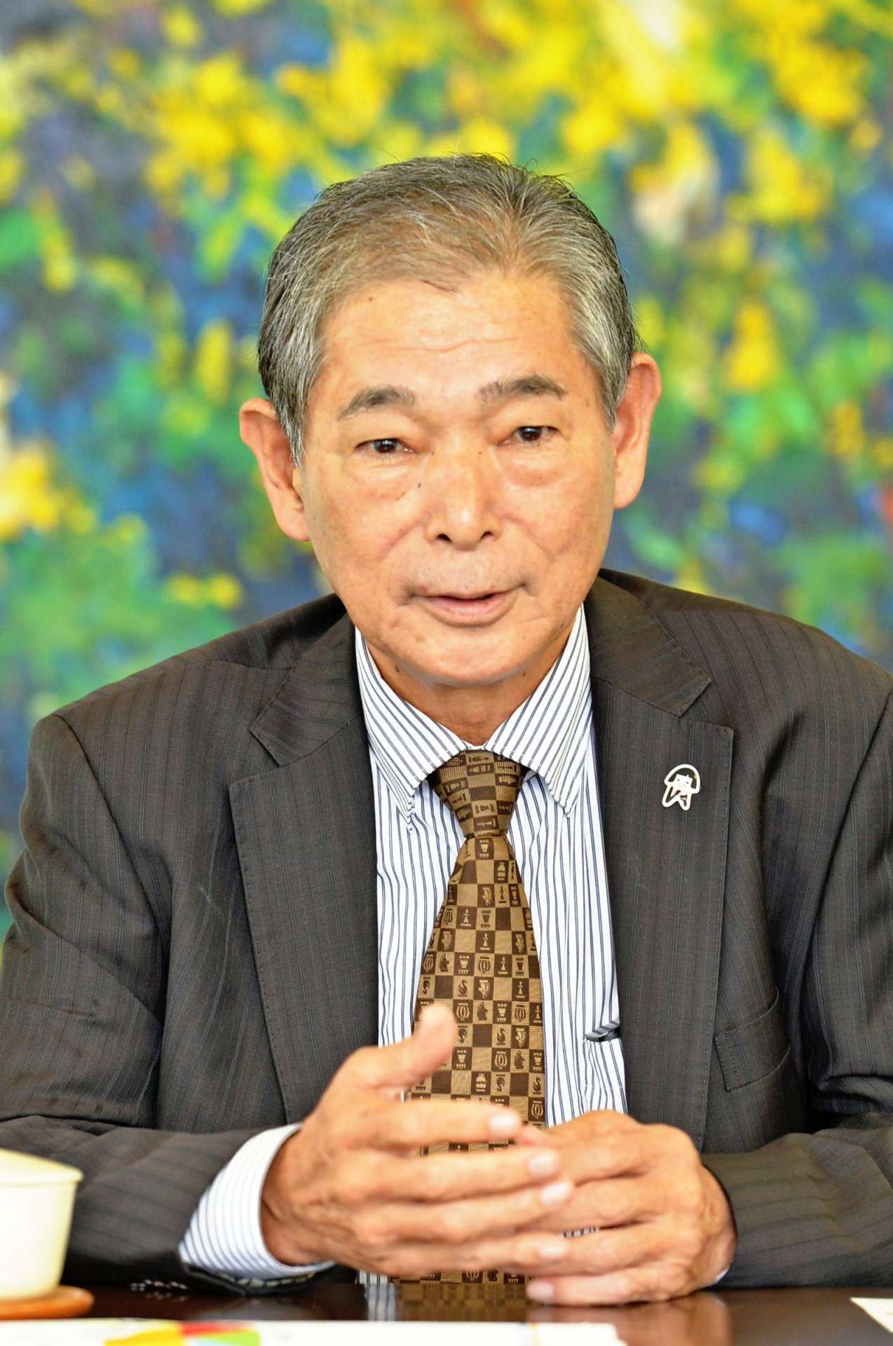 〈関連〉２０１７年１０月、「日本一の鹿児島黒牛を積極的にＰＲする」と話す永福喜作会長＝鹿児島市の南日本新聞社
