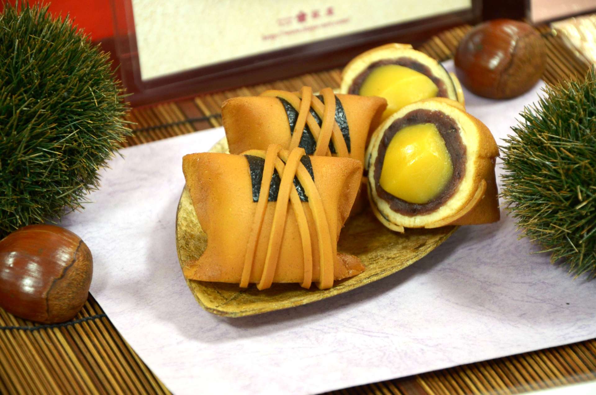 「加賀百万石のれん市」で販売される和菓子＝４日、鹿児島市の山形屋